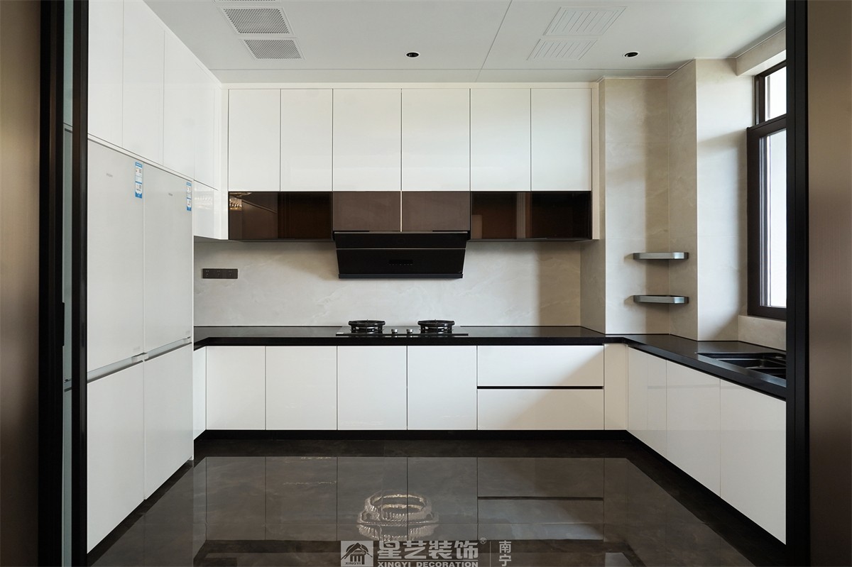 保利君悅灣200平輕奢廚房裝修完工實景圖