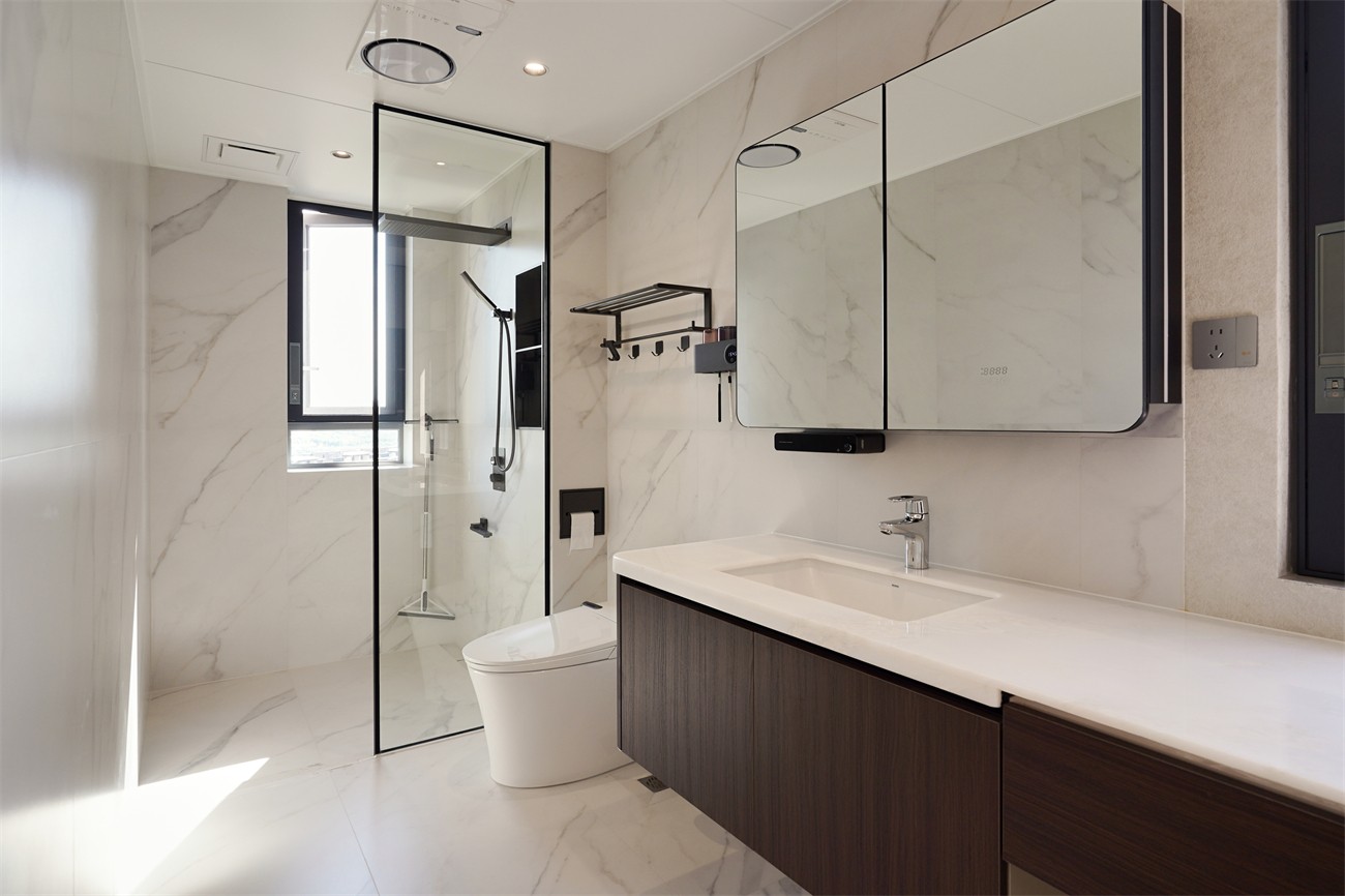 中海湖上景明意式輕奢137平衛(wèi)生間裝修實(shí)景圖