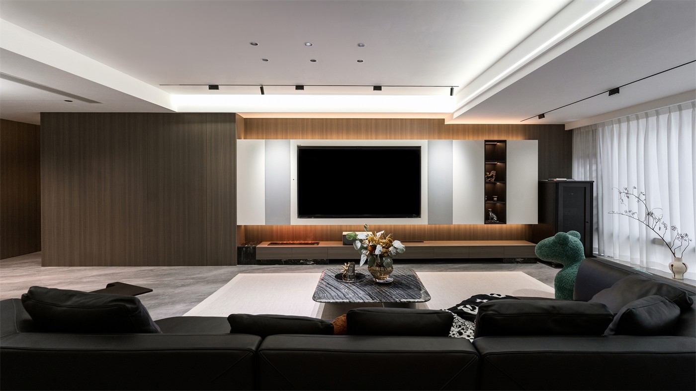 保利冠江墅143平意式輕奢客廳裝修完工實景圖