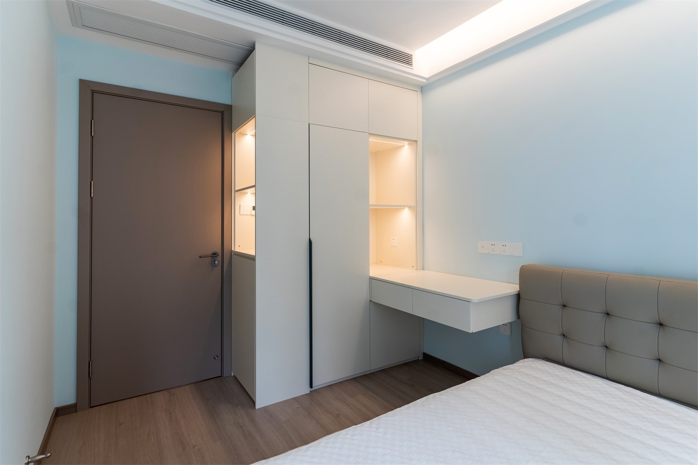 保利天悅臺(tái)143平現(xiàn)代風(fēng)格臥室裝修實(shí)景圖