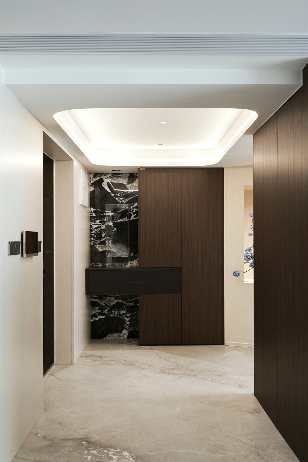 中海湖上景明意式輕奢137平入戶(hù)裝修實(shí)景圖