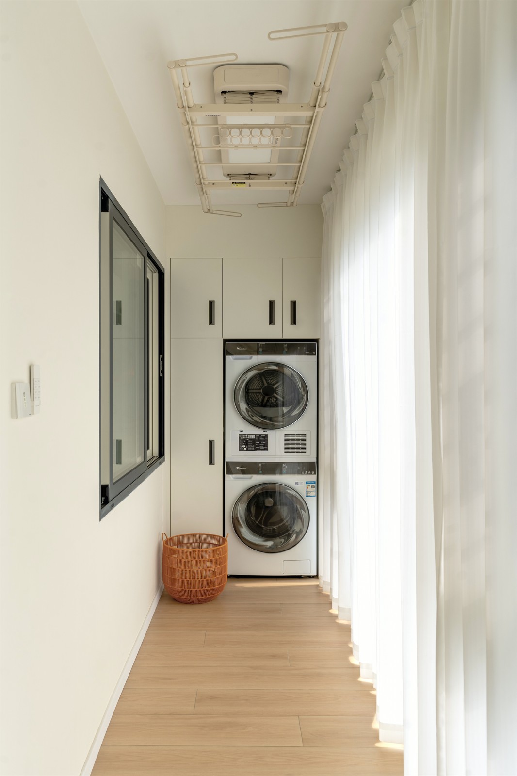 保利領(lǐng)秀廣場75平奶油風(fēng)陽臺(tái)裝修實(shí)景圖