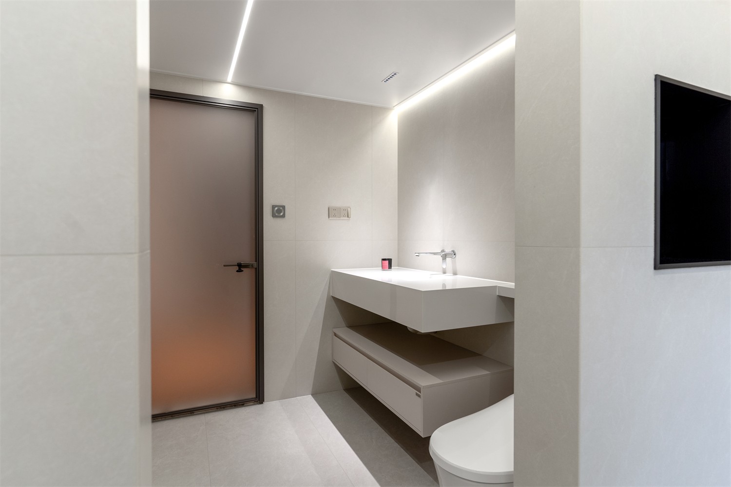 龍光玖瓏湖271平現(xiàn)代風(fēng)格衛(wèi)生間裝修實景圖