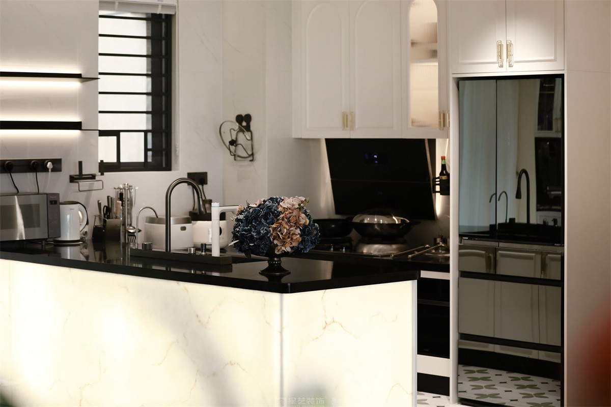 建發(fā)縵云143平法式風(fēng)格廚房裝修實景圖