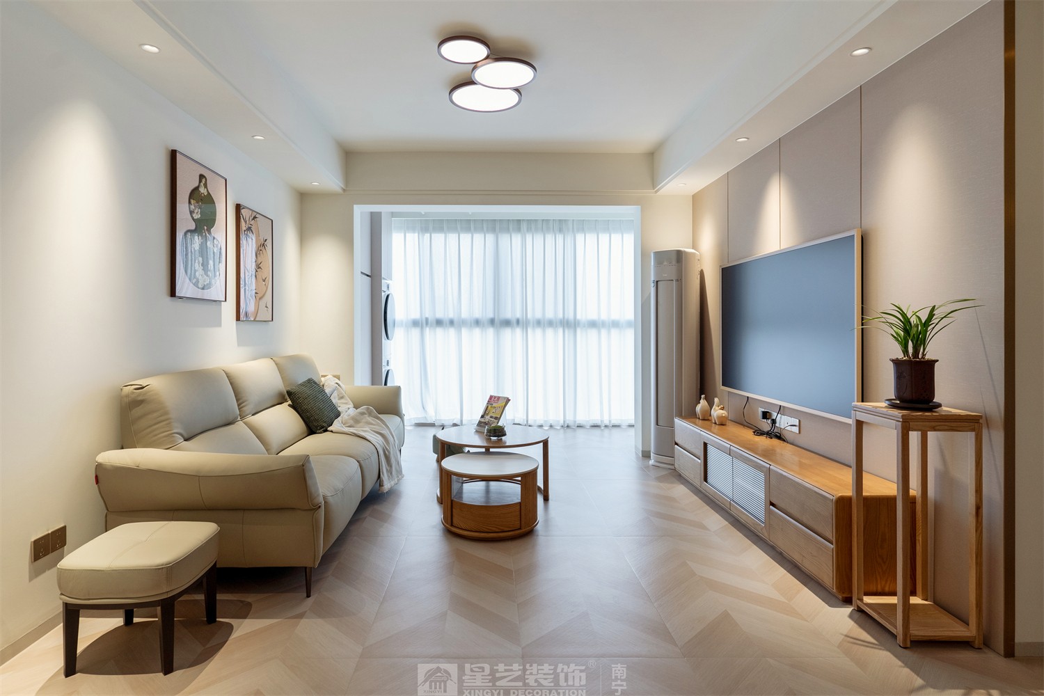 華潤西園悅府86平原木風(fēng)客廳裝修完工實景圖