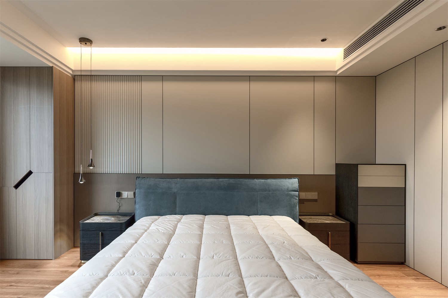 龍光玖瓏湖271平現(xiàn)代風(fēng)格臥室裝修實景圖