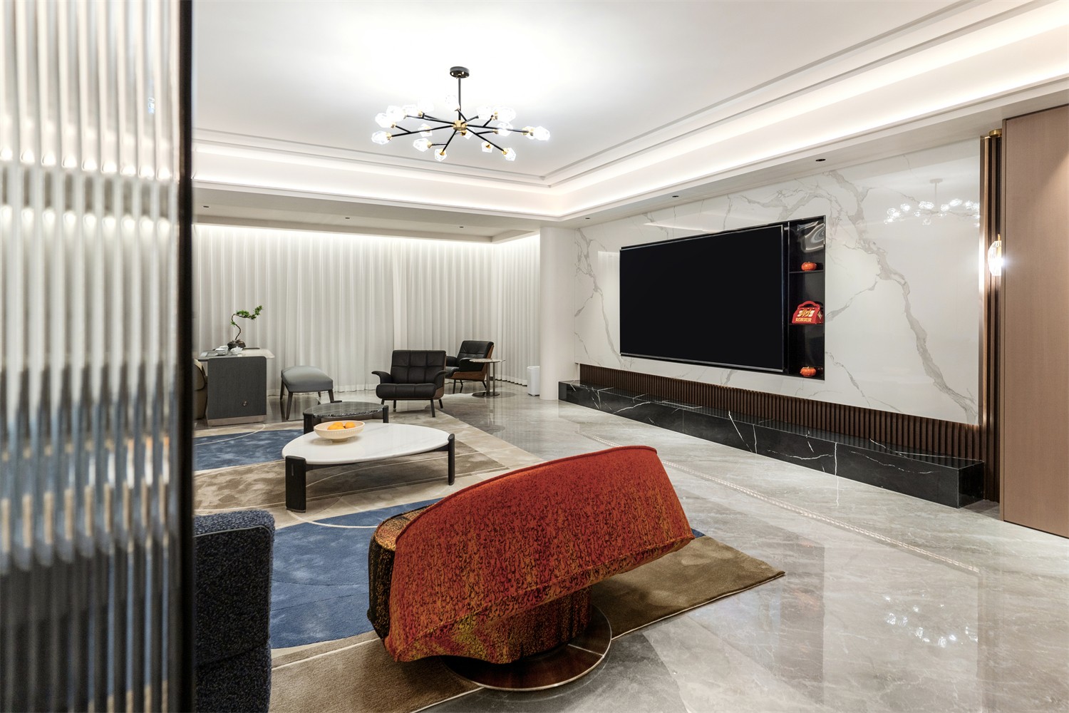 龍光玖瓏湖271平現(xiàn)代風(fēng)格客廳裝修實景圖