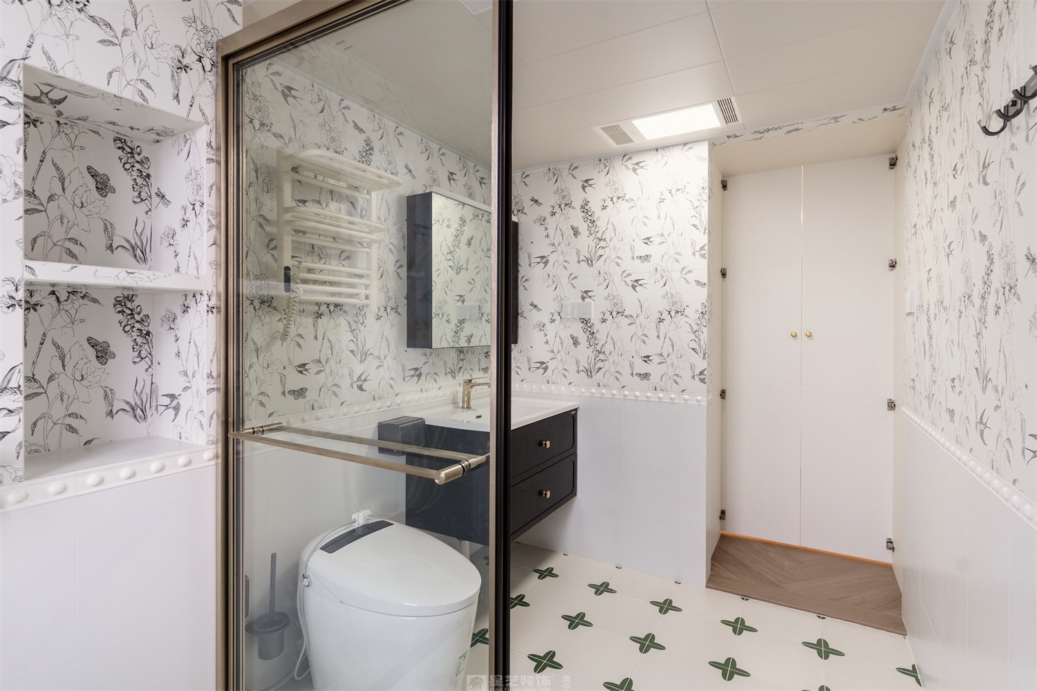 華潤中山府113平法式中古衛(wèi)生間裝修完工實景圖