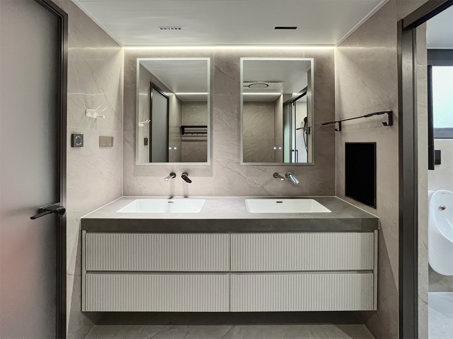 龍光玖瓏湖271平現(xiàn)代風(fēng)格衛(wèi)生間裝修實景圖