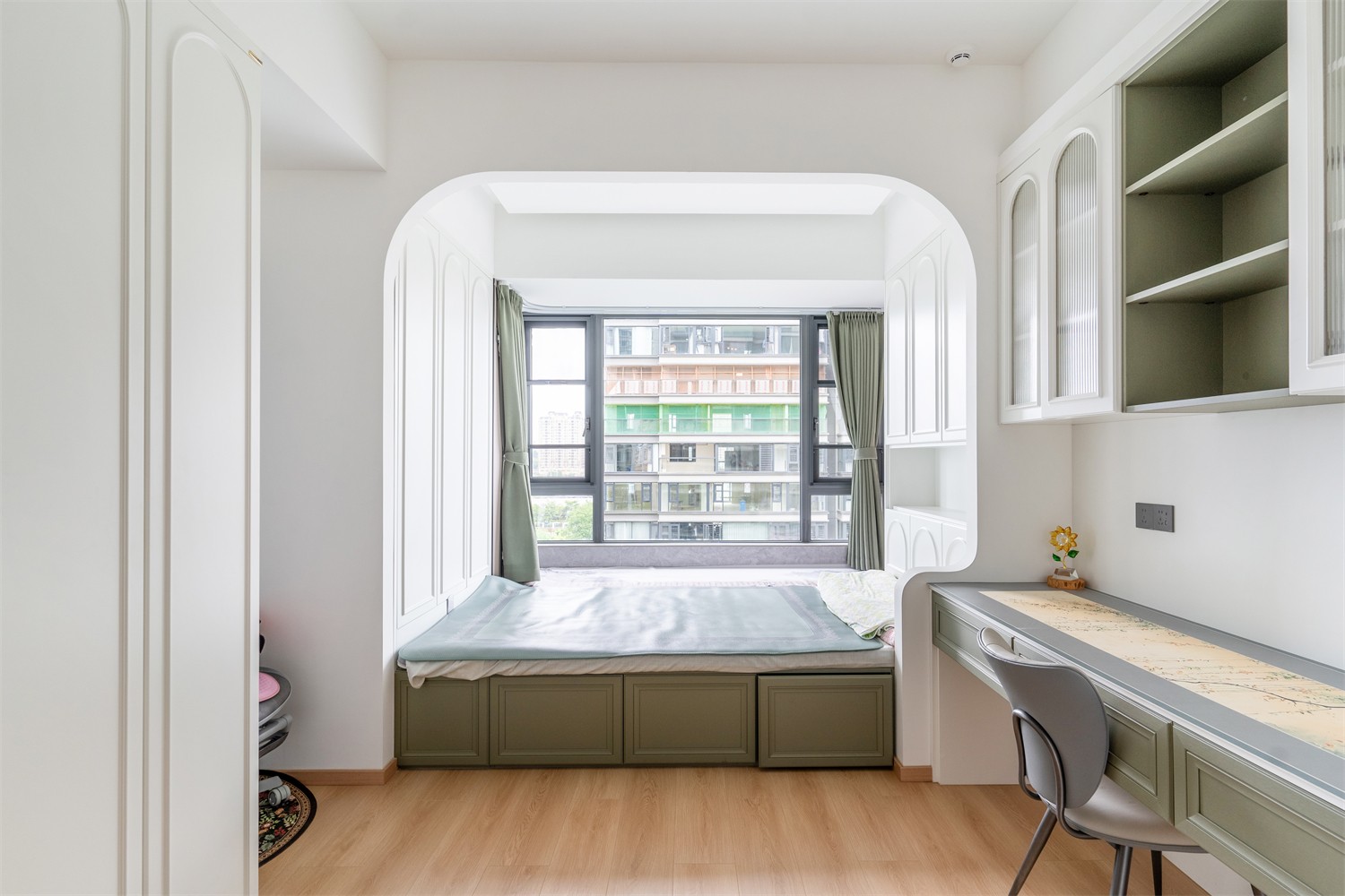 建發(fā)縵云210平新中式臥室裝修完工實景圖