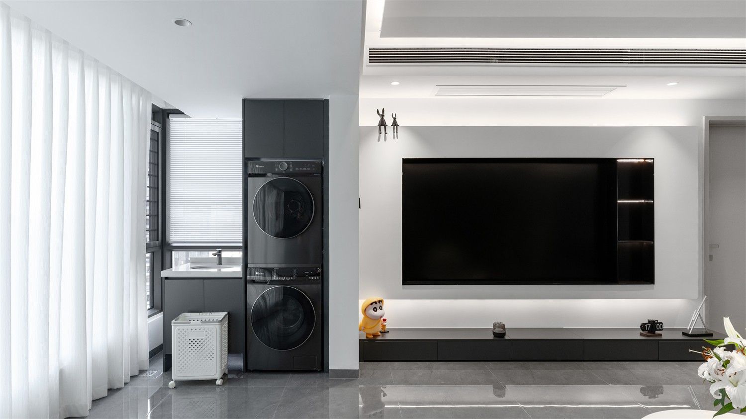 錦云湖光118平現(xiàn)代簡(jiǎn)約陽臺(tái)裝修實(shí)景圖