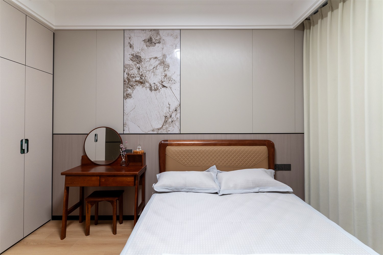 建發(fā)縵云210平新中式臥室裝修完工實景圖